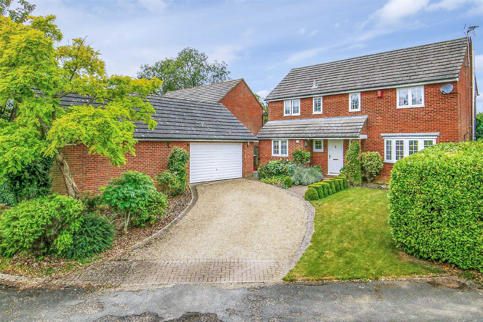 4 bed property in The Slade, Milton Keynes